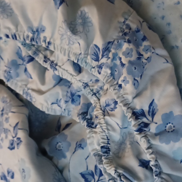 $4 Add-on Blue Floral Fitted Sheet - Single/Twin Bed (Fitted Only) - Picture 2 of 3